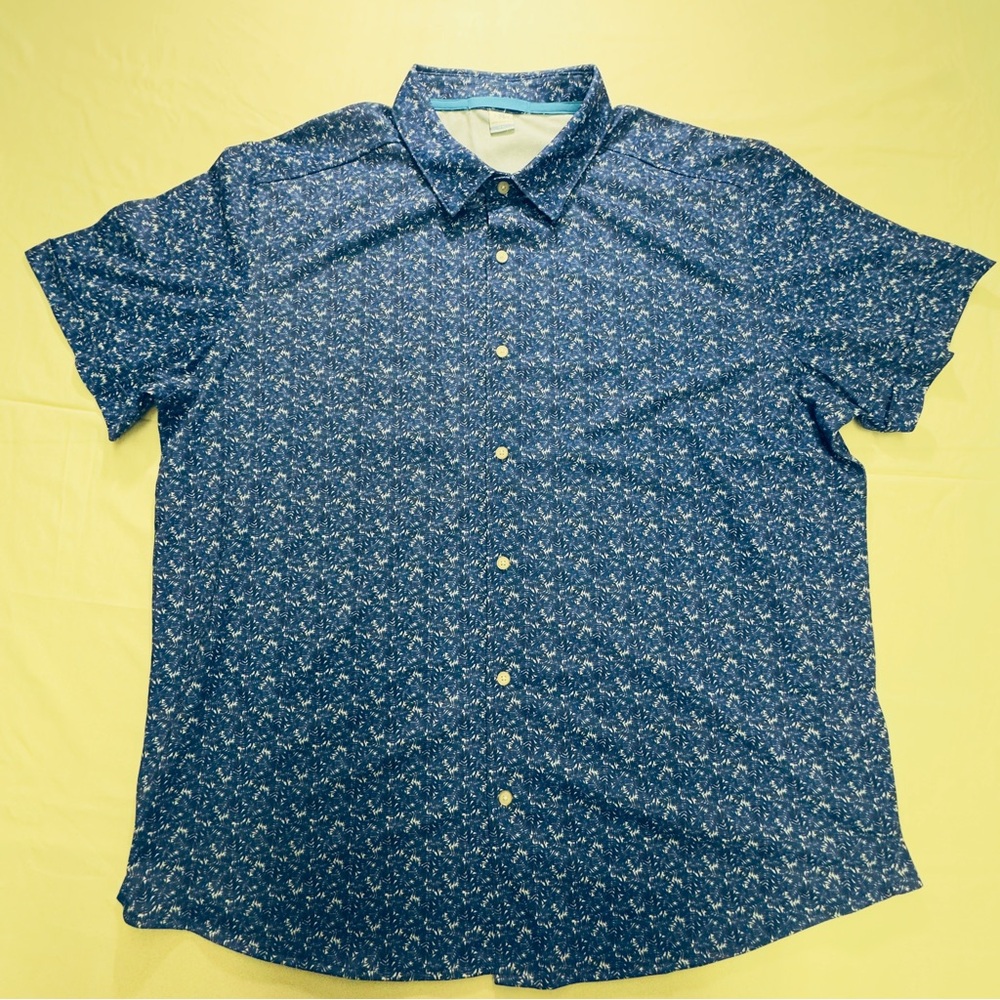 Men's Short-Sleeve Button-Down Shirt in Navy Floral